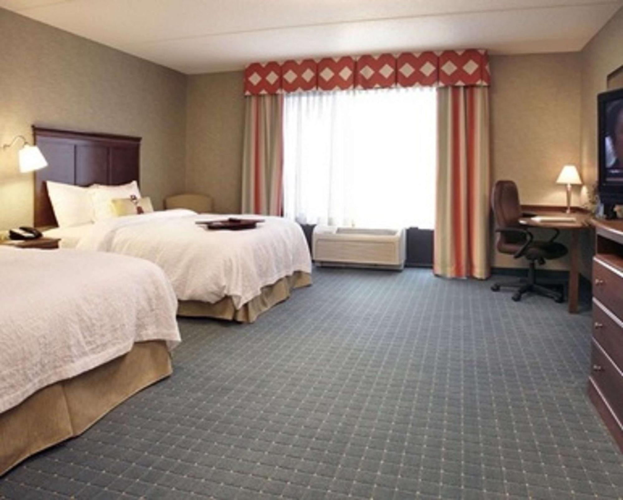 Hampton Inn & Suites Columbus Polaris Exterior photo
